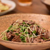 辛味が引き立つ！かいわれ大根と牛肉の炒めもの