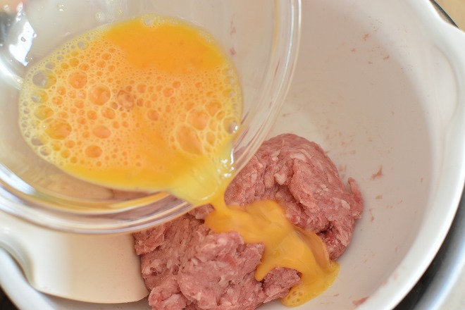 DSC 0901 - 卵をいれるタイミングが決め手！肉汁を完全に閉じ込めるハンバーグ