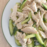 レンジでしっとり。蒸し鶏ときゅうりの和え物