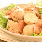 粒マスタードがピリッ！里芋とベーコンのホットサラダ