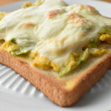 玉子とレタスのチーズトースト