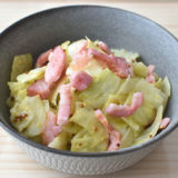 【レンジでホットサラダ】ベーコンとキャベツの粒マスタード和え