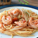 トマト缶で簡単『エビとトマトのアラビアータ』