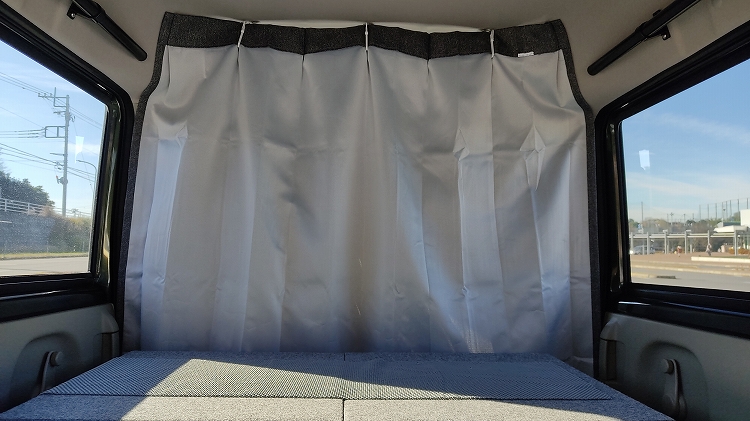 IMG 20201226 101624 - 【車中泊】簡単！工具を一切使わずにカーテンを吊るす方法