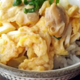 酒蒸しをリメイク。ホンビノス貝の卵とじ丼