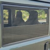 【DIY】装着したまま走行OK。PPシートで作る「差し込み式網戸」が最高！