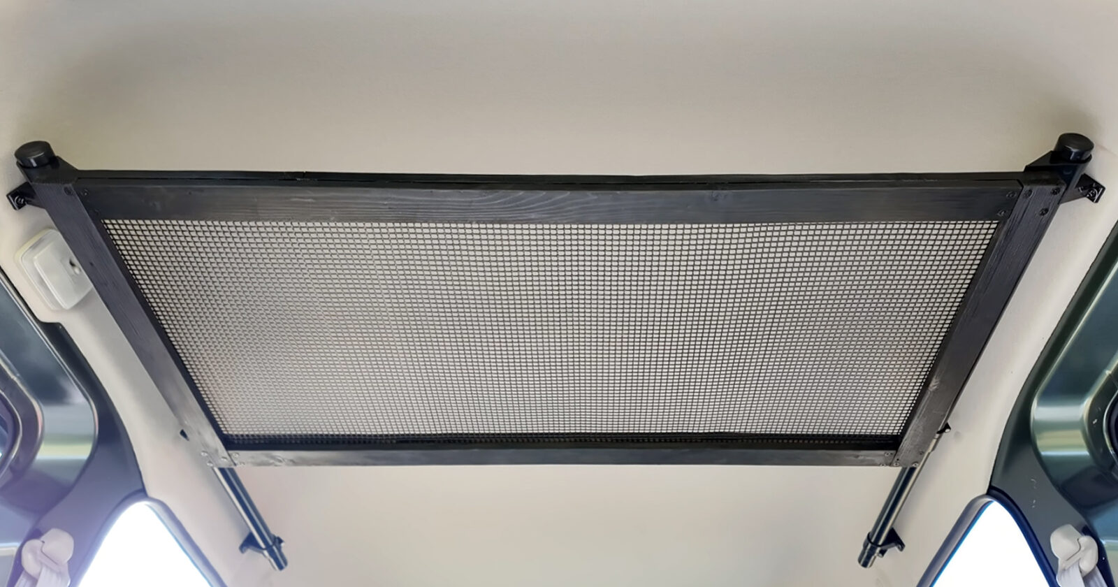 エブリイDA17Vに自作した天井棚（トリカルネット仕様）